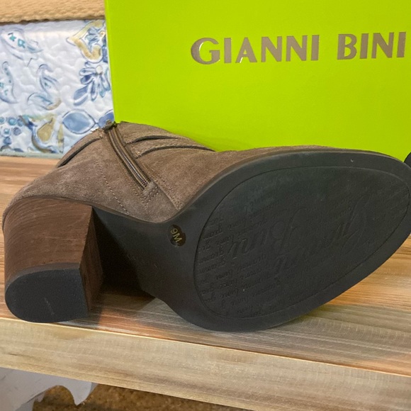 Gianni Bini Westonn
Boots Size 9 - Picture 6 of 7